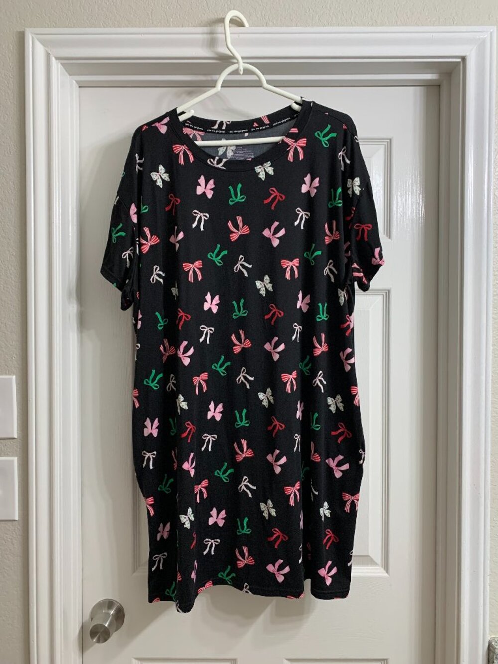 Joyspun Brand Women's Black and Bows Design Nightgown, Size 2X/3X